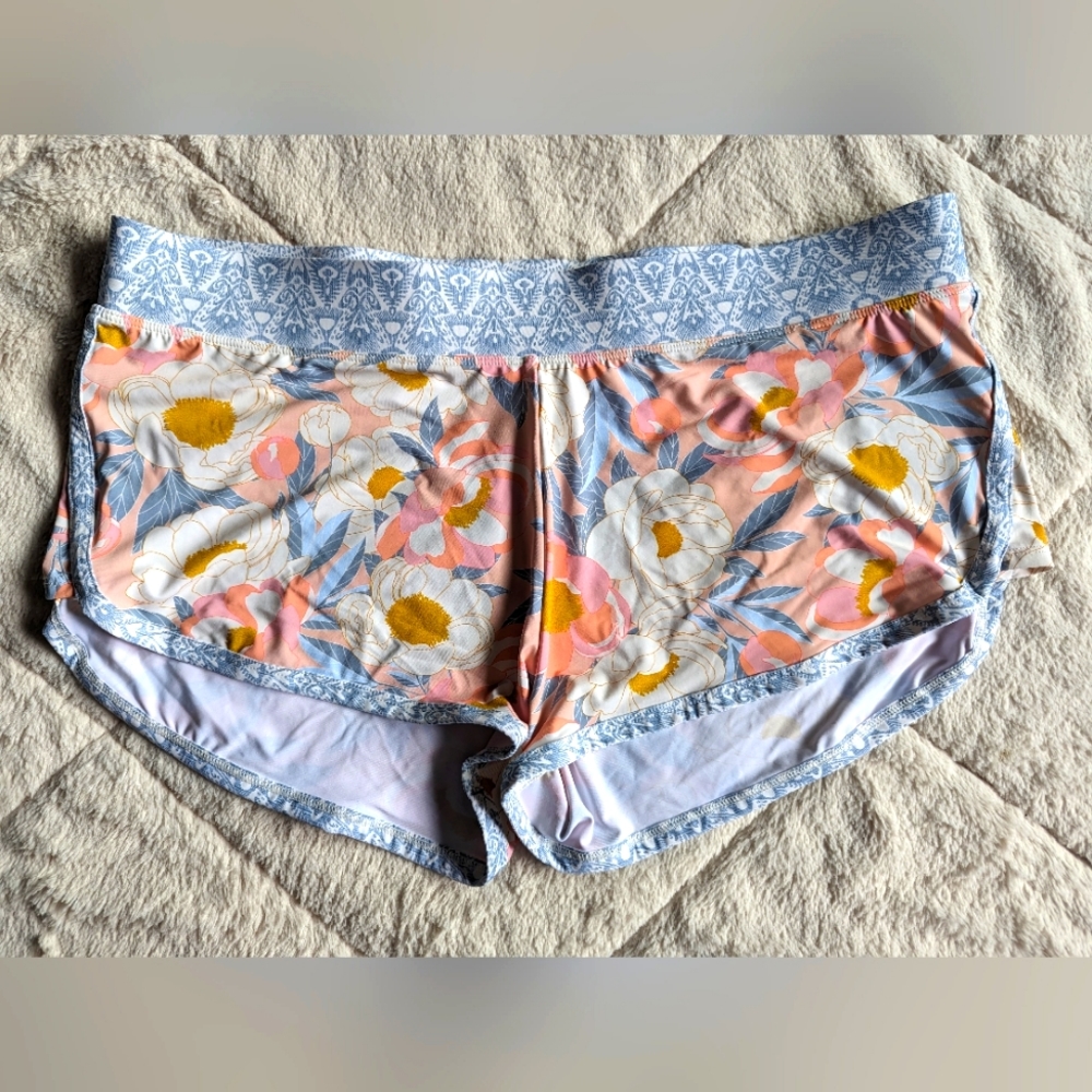 Body Glove shorts. Size L.